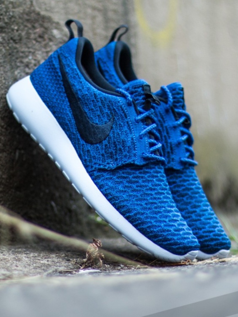 NIKE WOMENS ROSHE ONE FLYKNIT in BLUE Size: 7
